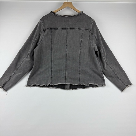 LOGO by Lori Goldstein Women’s Plus 20W Gray Frayed Hem Denim Jacket - Picture 5 of 6